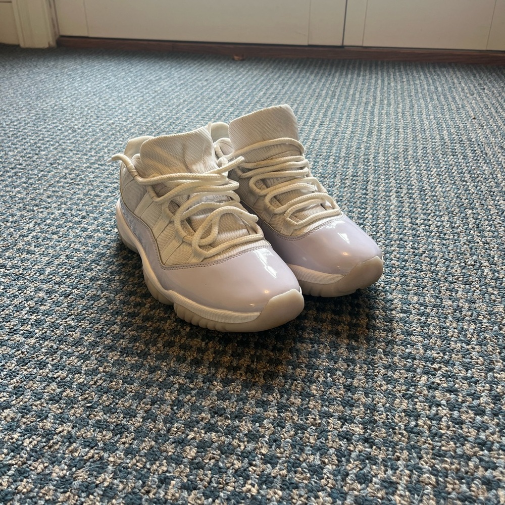 Women’s 9.5 (mens 8) pure violet 11s